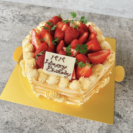 ゴールドのいちごのケーキ