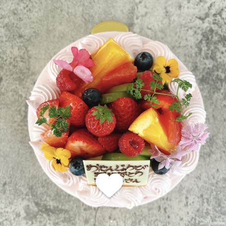 フルーツ盛りとお花といちごクリーム