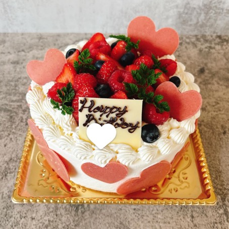 ハートがいっぱい夢かわケーキ