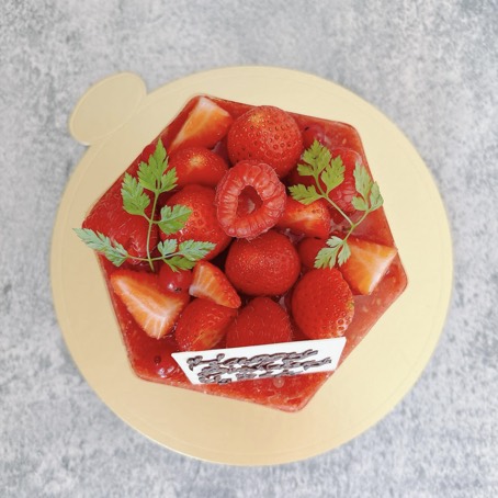 店頭販売しているラズベリーケーキを4号サイズで作成
